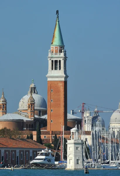 Církev a belltower sv. — Stock fotografie