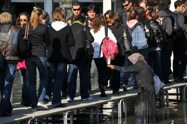 Fattigdom och översvämningar i Venedig — Stockfoto