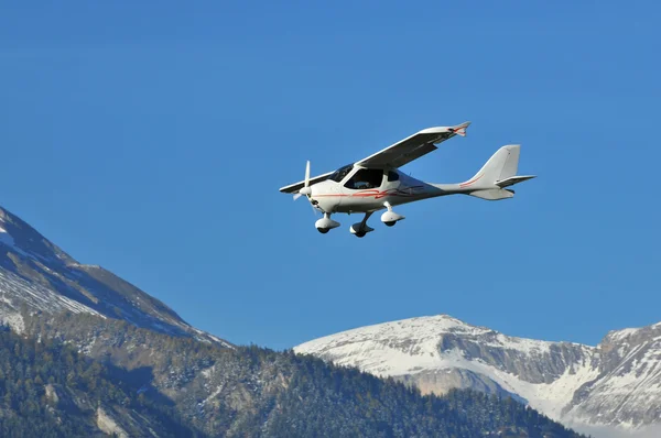 Leichtes modernes Flugzeug — Stockfoto