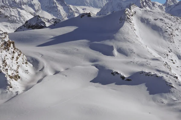 Sciare in elicottero sulle Alpi svizzere — Foto Stock