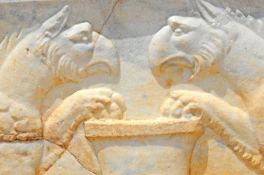 İki griffons, bölüm Kartallar, aslanlar bölüm