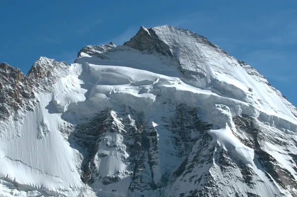 Dent d 'Herens i de schweiziske alper over Zermatt - Stock-foto