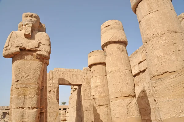 Giant statue of Tuthmoses III Karnak Temple — Stock Photo, Image