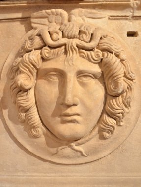 Medusa'nın kafası antik Yunan oyma
