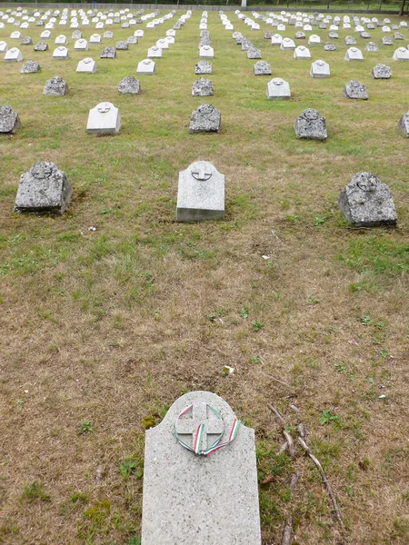 Cemitério de guerra húngaro — Fotografia de Stock