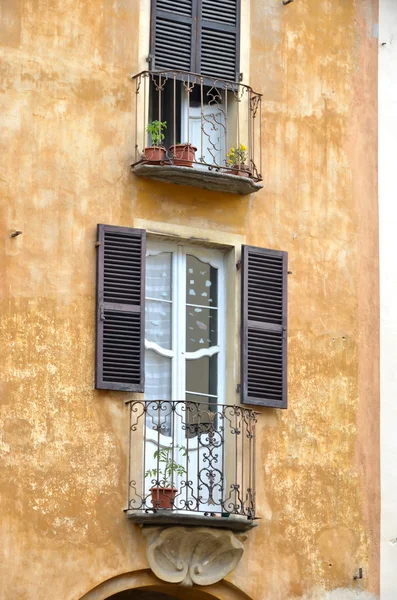 Detalle de un edificio típico renacentista italiano — Foto de Stock