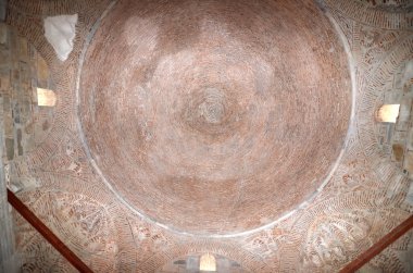 Kırmızı tuğla kubbe