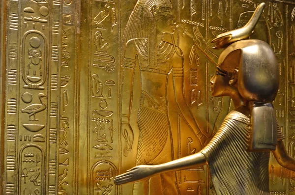 Estátua de ouro egípcio antigo — Fotografia de Stock