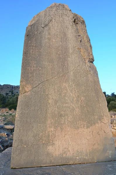 2500 yıl yaşlı Xanthian Dikilitaş — Stok fotoğraf