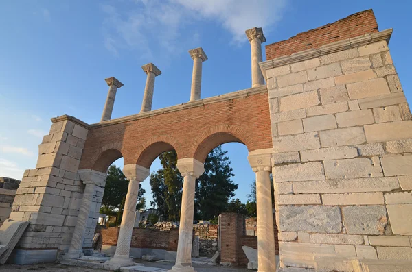 Ruines antiques de la basilique — Photo