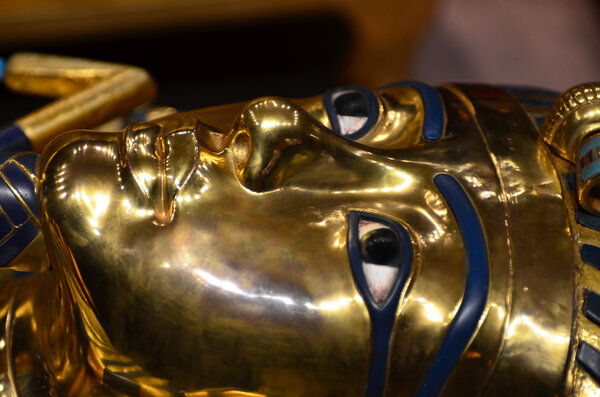 Tutankhamun funerary mask