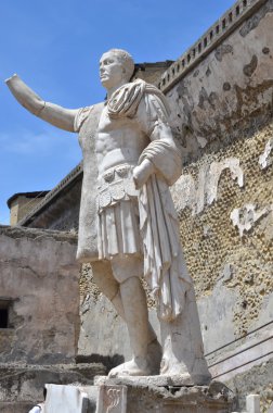 Marcus Nonius Balcus statue