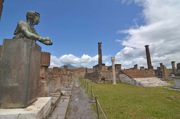 Antigua estatua de bronce — Foto de Stock