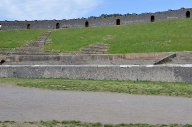 Oturma sıraları ile Roma amfi