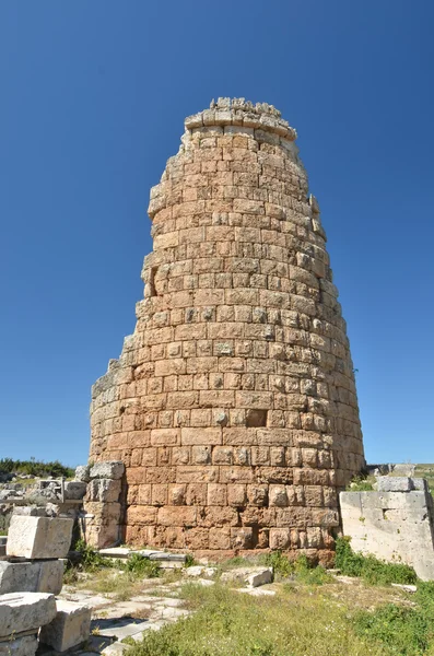 Torre griega en la antigua Perge — Foto de Stock