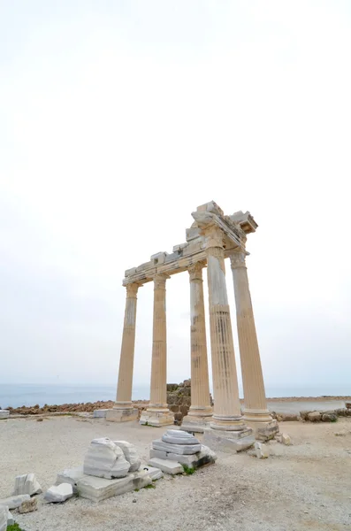 Remains of ancient greek temple — Stock Photo, Image