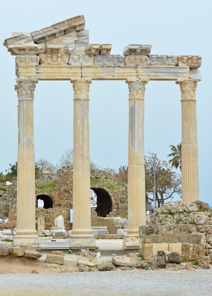 древний и великолепный греческий храм
