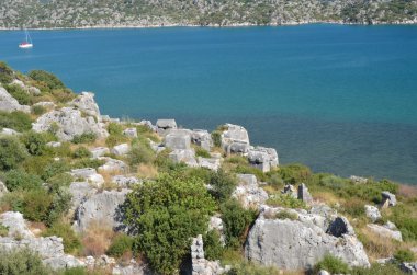 Deniz kıyısında Bizans mezarları