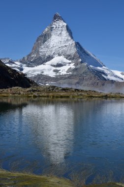 Ismarlayarak Matterhorn ve yansıma