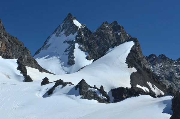 Pintoresca vista de los Alpes suizos — Foto de Stock