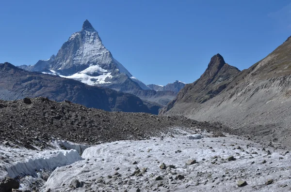 Malebný pohled na Matterhorn a ledovec — Stock fotografie