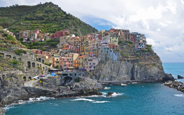 the popular fishing village of Manarola