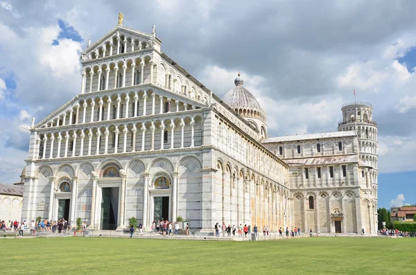 The duomo and leaning tower — Stock Photo, Image