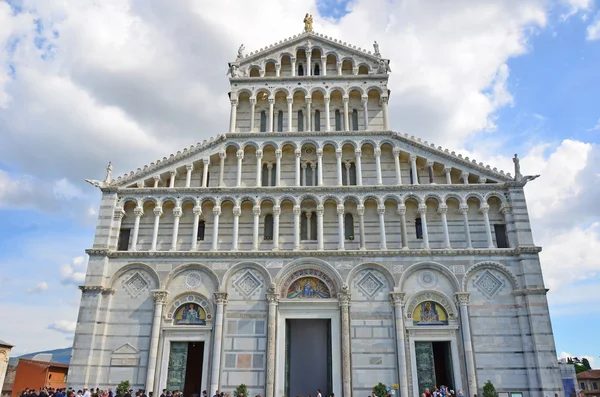 Facade of the romanesque medieval Duomo — Stock Photo, Image