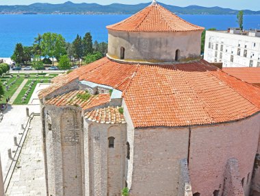 St donatus çift kubbeli çatısı