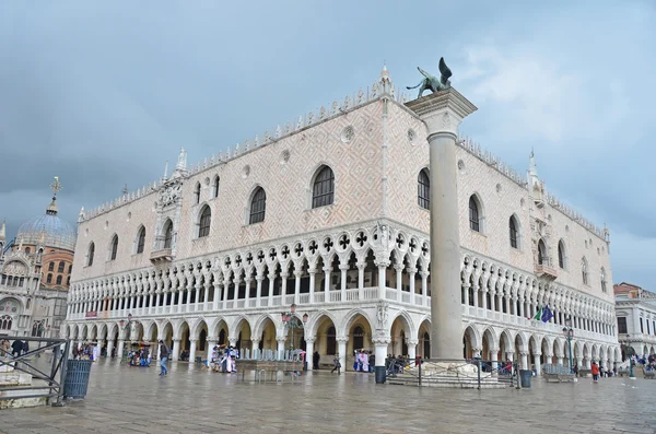 总督宫是威尼斯圣马克广场 — 图库照片