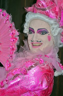 Travesti maskeli kostüm