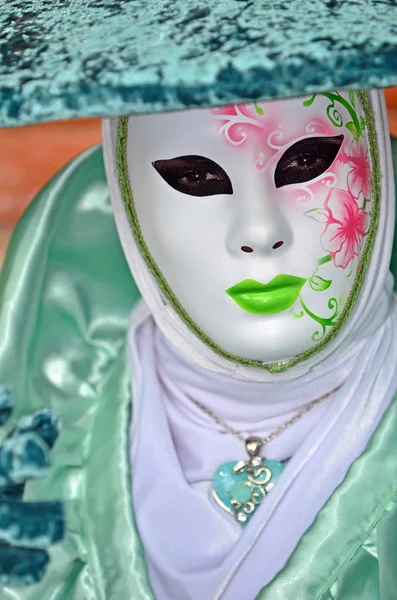 美しいカーニバル マスク コスチューム — ストック写真
