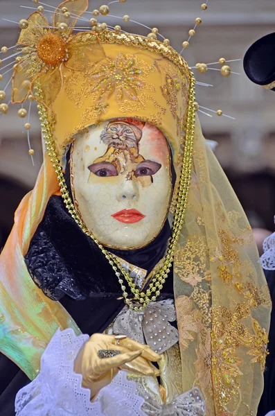 Carnaval gemaskeerd kostuum — Stockfoto