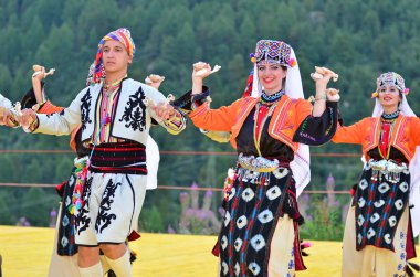 Bozdaglar gelen Türk dansçılar