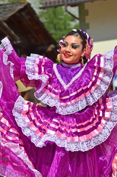 Chica bailando mexicana — Foto de Stock