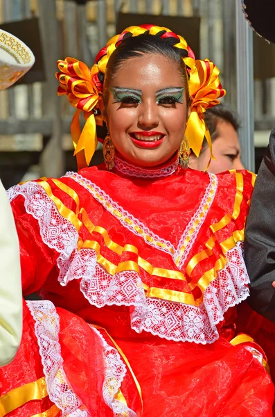 Mexican dansand fata — Fotografie, imagine de stoc