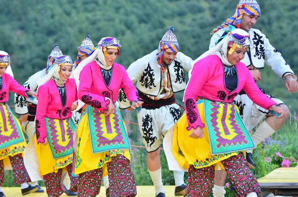 Turkish dancers from Bozdaglar — Stock Photo, Image