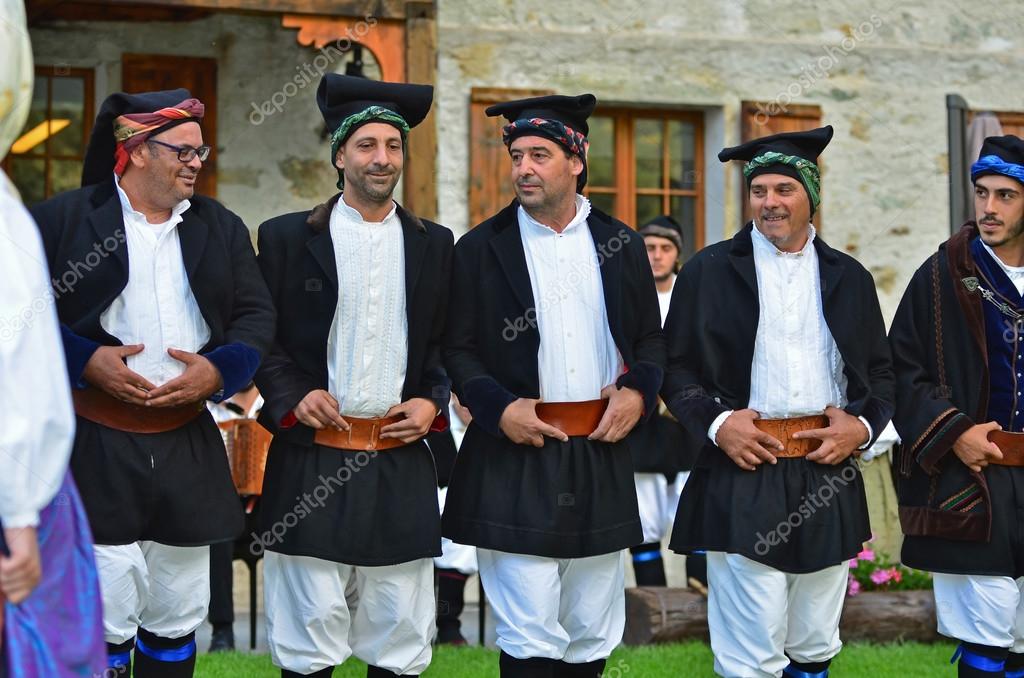 Traditional Italian Dress For Men