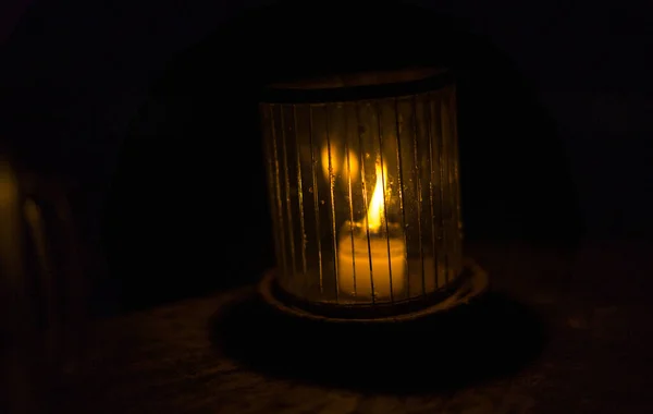 Brennende Kerze Fenster Feuer Glas Auf Dem Tisch Beerdigungskerze Erinnerung — Stockfoto