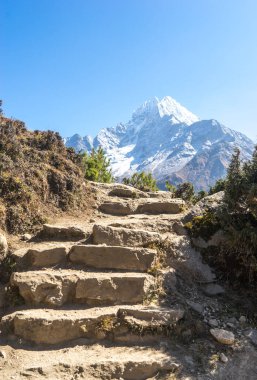 Himalayalar 'da manzara, Everest Ana Kamp Yürüyüşü, Ama Dablam Tepesi, Nepal' de yürüyüş