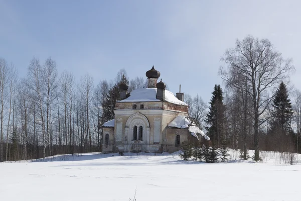 Ruinas de la iglesia en el pueblo de Velikodvorskaya (Kochevar) Distrito de Verhovazhkogo, Región de Vologda, Rusia —  Fotos de Stock