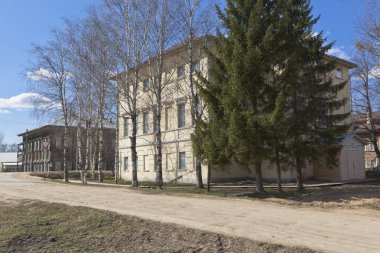 Verkhovazhye, Vologda region, Rusya Federasyonu - 1 Mayıs 2016: çocuk School of Arts köyü Verkhovazhye Vologda bölgesi Kuyu yapımı