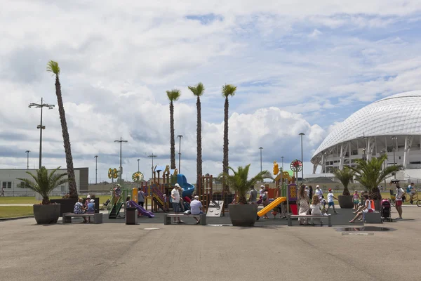 Aire de jeux dans le parc olympique de Sotchi près du stade "Fischt " — Photo