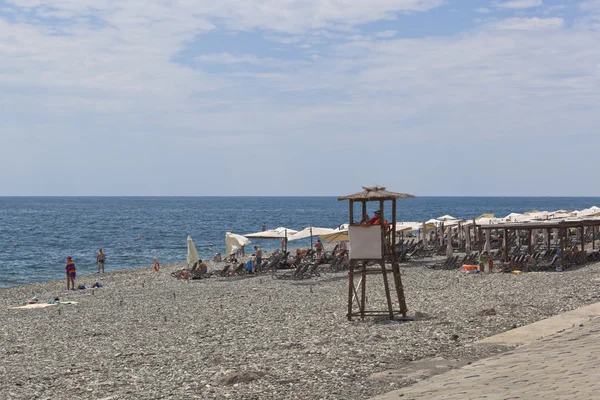 Visa stranden av "Rosa Khutor" i resort bosättningen av Adler, Sochi — Stockfoto
