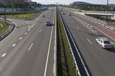 Triumfalnaya Sokağı'nın görünümünden karayolu A-147 sabahın erken saatlerinde yerleşim Adler, Sochi
