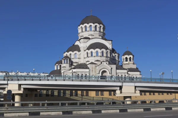 Vista do templo Rosto Santo de Cristo Salvador da rodovia A-147 em Sochi — Fotografia de Stock