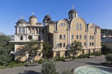 Barınak yalnız içeriğine yönelik duyuru, Aziz Saint Spyridon Trimifuntskogo Wonderworker, St. Kıbrıs Şapel ve Justina Sochi kiliseleri insanlarla arası