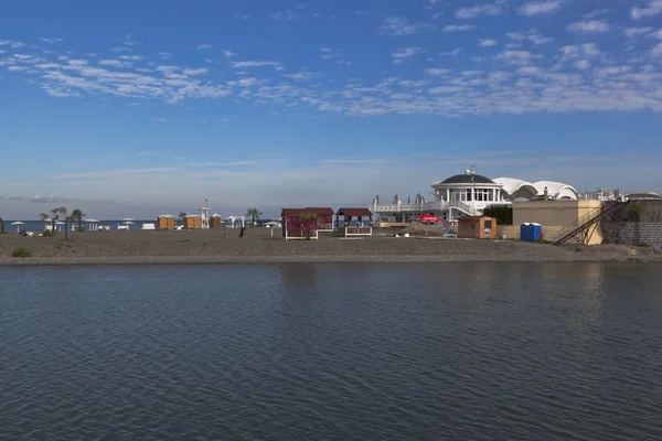 Veduta della spiaggia "Star" dalla stazione marittima di Sochi — Foto Stock