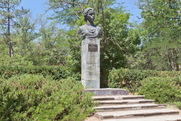 Saki Crimea Julio 2020 Busto Poetisa Ucraniana Lesya Ukrainka Parque — Foto de Stock