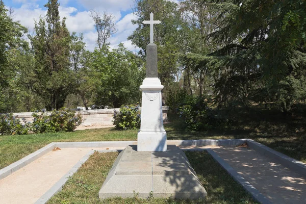 克里米亚塞瓦斯托波尔 2020年7月27日 克里米亚塞瓦斯托波尔英雄市Malakhov Kurgan纪念建筑群中俄罗斯和法国士兵坟墓的纪念碑 — 图库照片